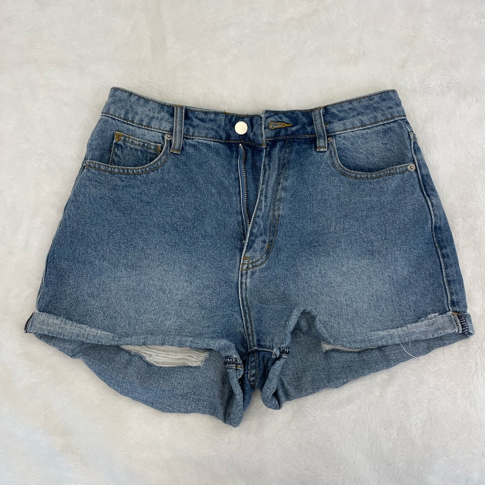 Tigermist denim shorts.